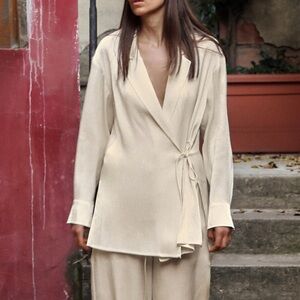 Zara Small satin blazer ivory long sleeve